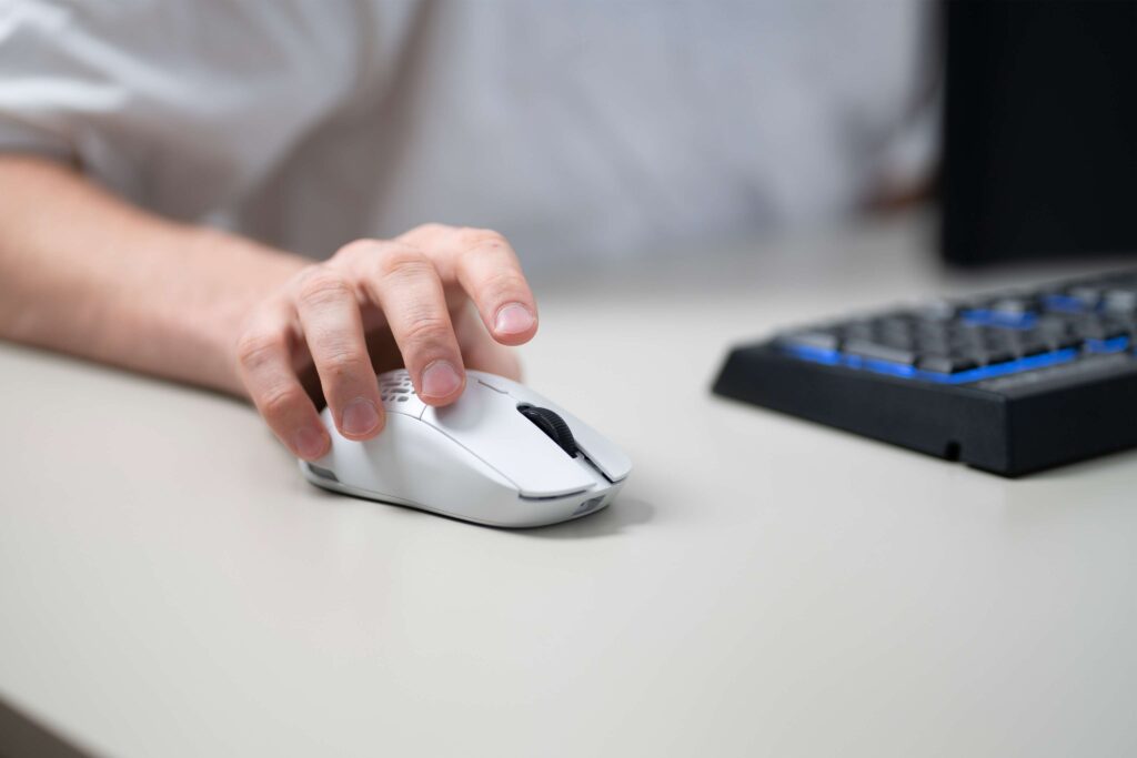 A office worker using a new white computer mouse 2026 01 07 01 23 36 utc (1)